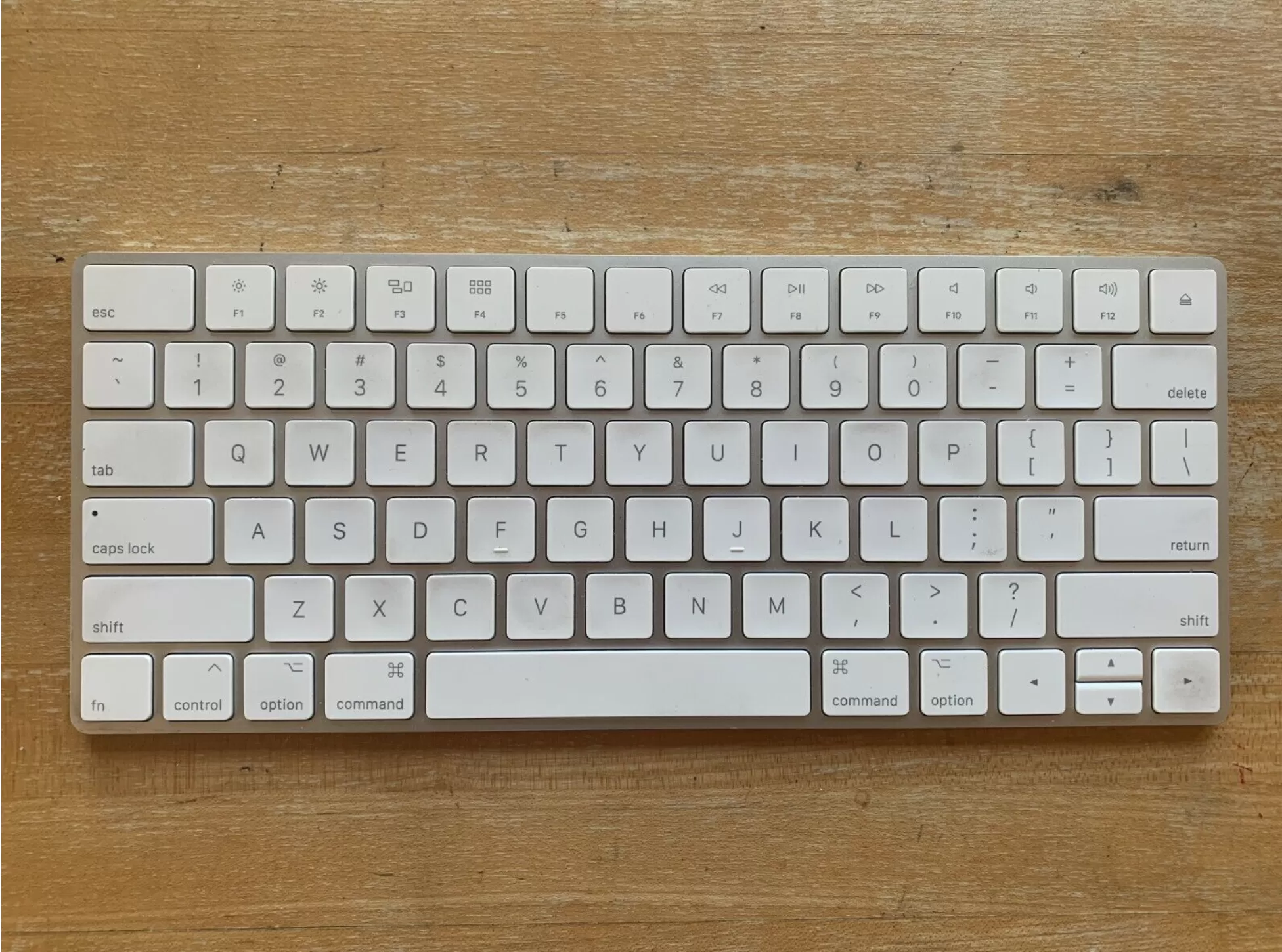 Apple Magic Keyboard 2 Rechargeable Wireless Bluetooth Model A1644 Less  Used excellent Condition