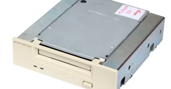 HP C1556D Surestore DAT24 DDS3 ドライブ HP C1556D Surestore DAT24 DDS3 ドライブ - メルカリ