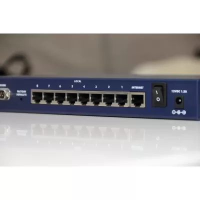 Netgear ProSAFE VPN Firewall 50 with 8-Port 10/100 Switch
