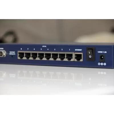 Netgear ProSAFE VPN Firewall 50 with 8-Port 10/100 Switch