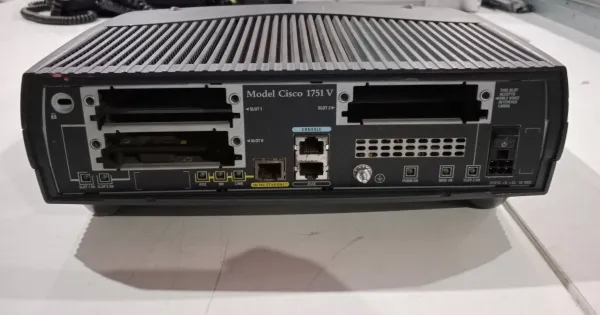 Cisco 1751V Modular Access Router
